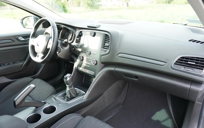 Renault Megane cena 58000 przebieg: 57400, rok produkcji 2019 z Gliwice małe 277